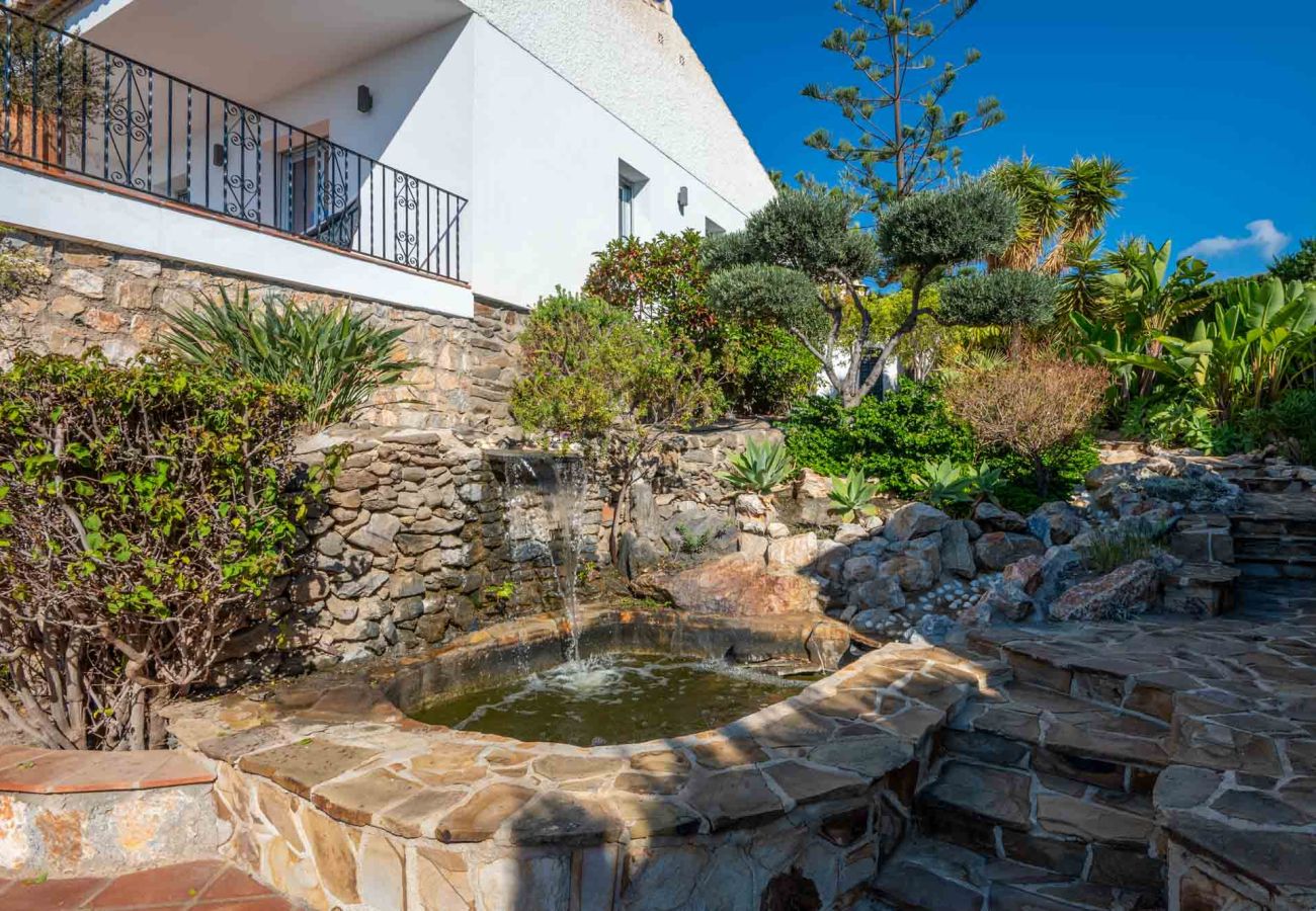 Villa en Almuñecar - Villa de lujo de 8 dormitorios y 5 baños con impresionantes vistas y piscina y jardines privados