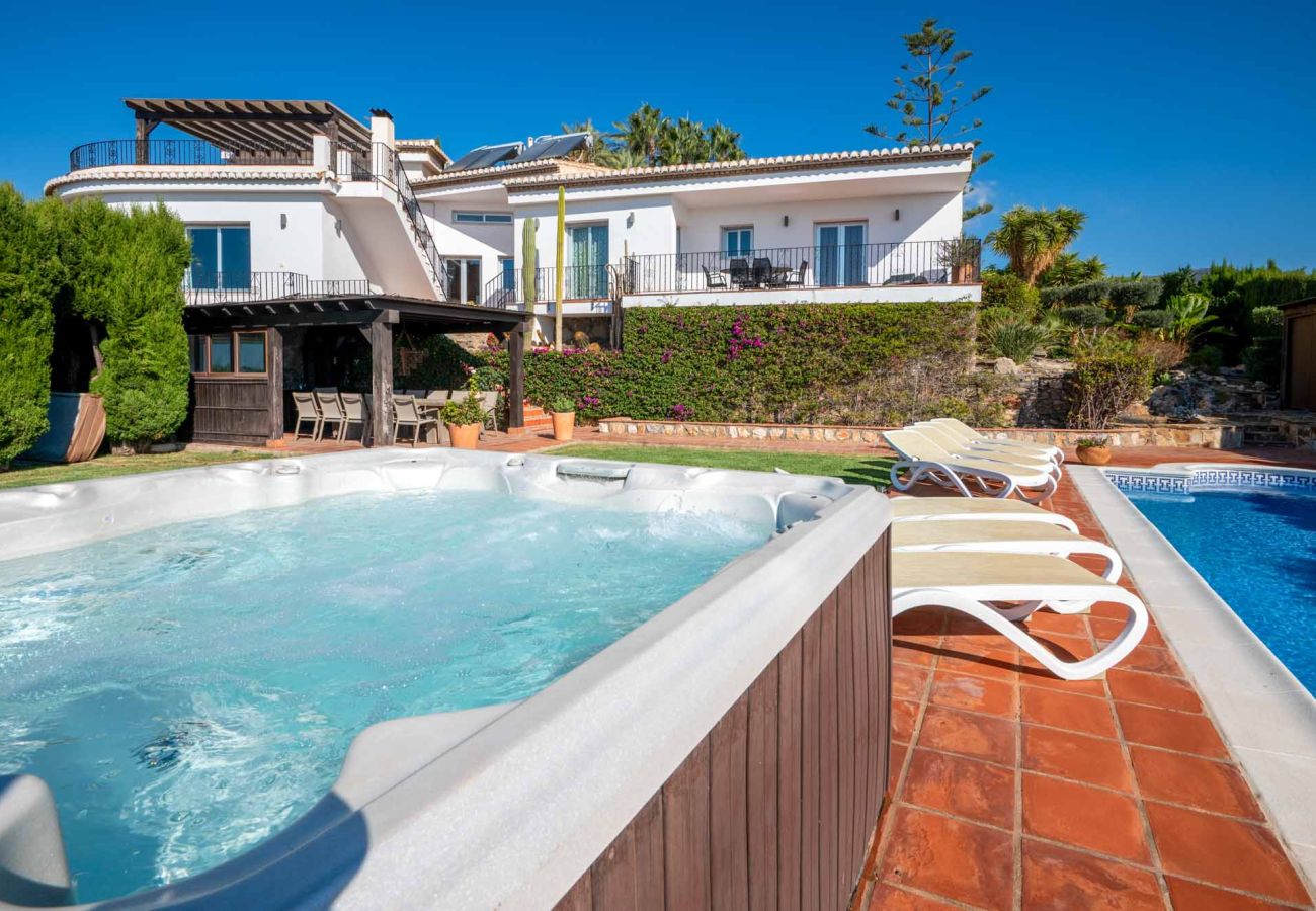 Villa en Almuñecar - Villa de lujo de 8 dormitorios y 5 baños con impresionantes vistas y piscina y jardines privados