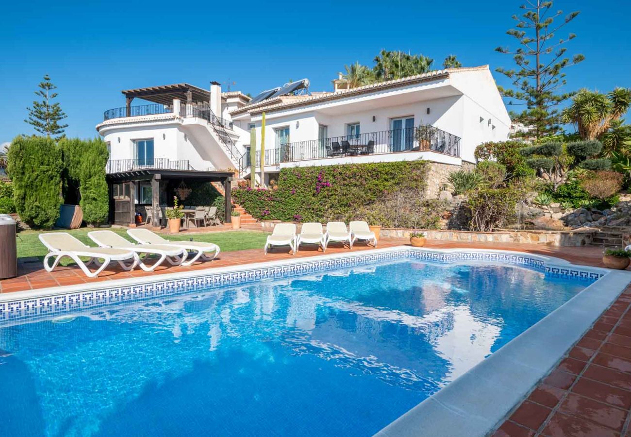 Villa en Almuñecar - Villa de lujo de 8 dormitorios y 5 baños con impresionantes vistas y piscina y jardines privados