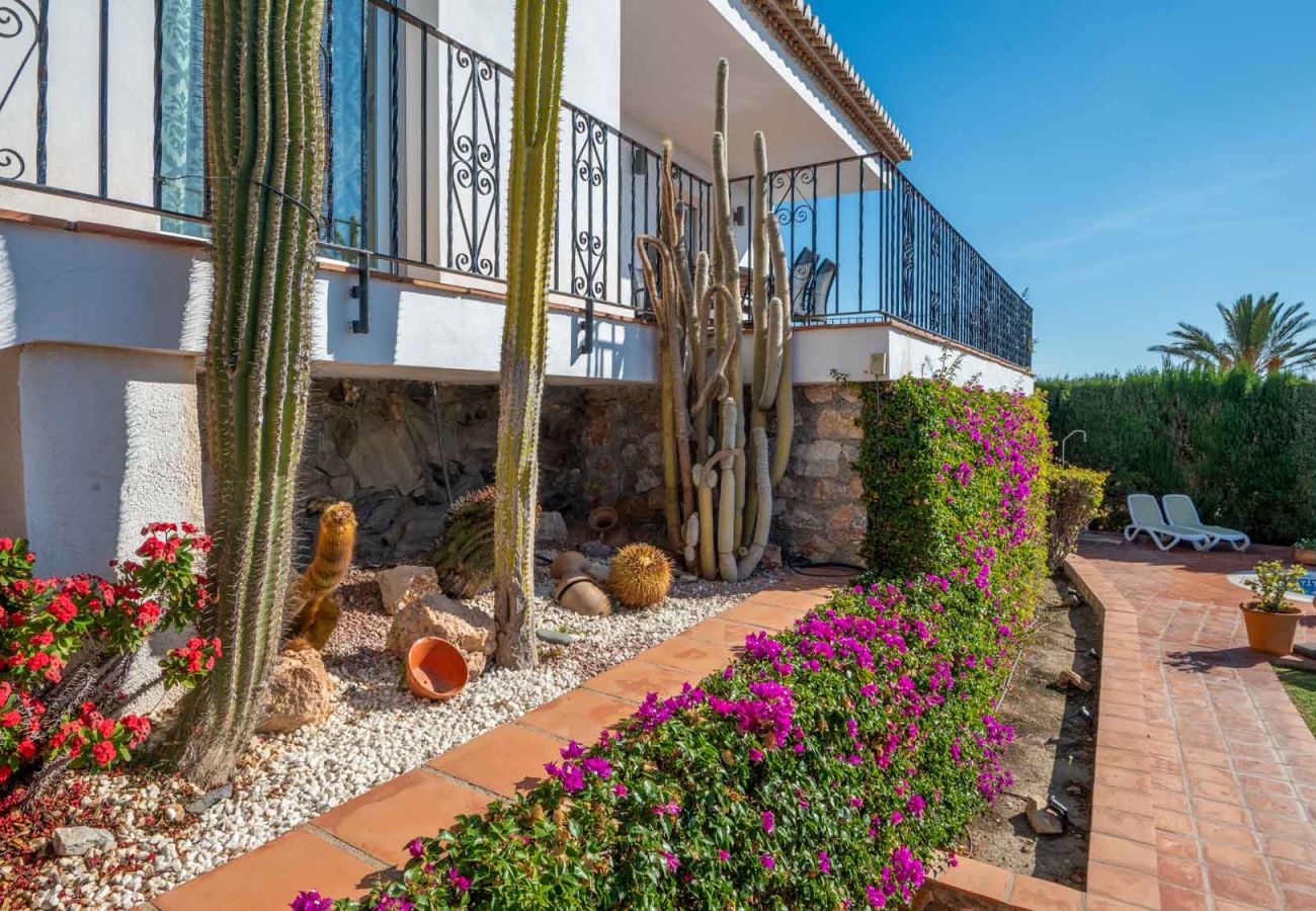 Villa en Almuñecar - Villa de lujo de 8 dormitorios y 5 baños con impresionantes vistas y piscina y jardines privados