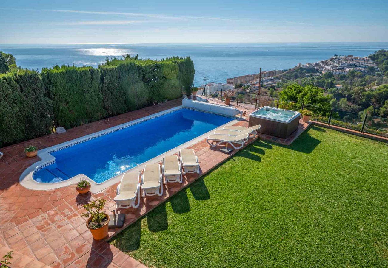 Villa en Almuñecar - Villa de lujo de 8 dormitorios y 5 baños con impresionantes vistas y piscina y jardines privados